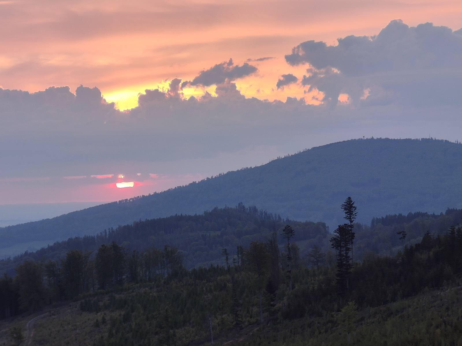 Svítání nad hřebenem Jeseníků
